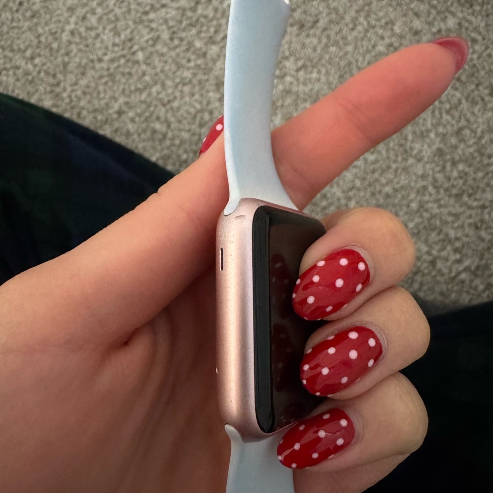 Pink Apple Watch - Picture 5 of 7